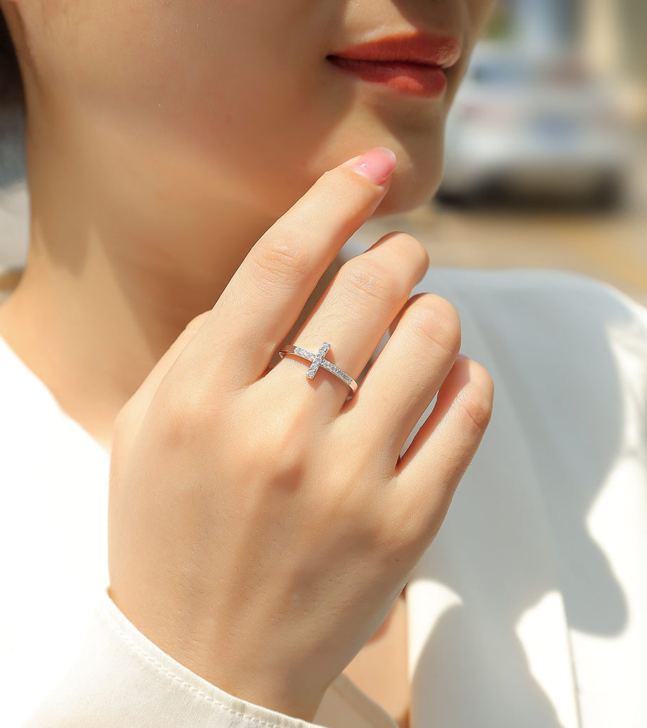 The Holy Light Cross - A Wedding Ring Set With Top-quality Moissanite S925 In Silver And Gold-plated. The Ring Can Be Inspected With A Diamond Pen