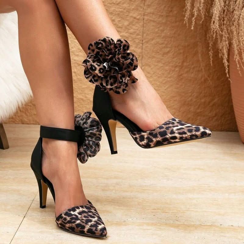 Comfortable And Versatile Black Chunky High - heel Pumps With A Bold Red Floral Design - Eshtree