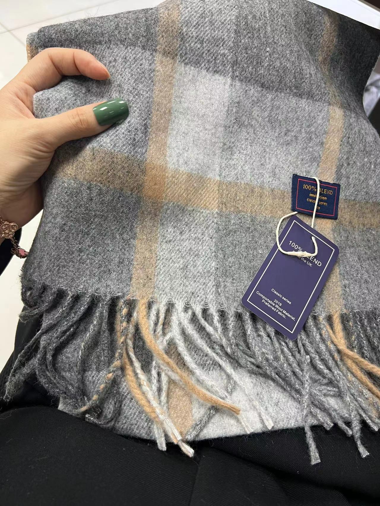 Unisex Cashmere-like Plaid Light Luxury Scarf