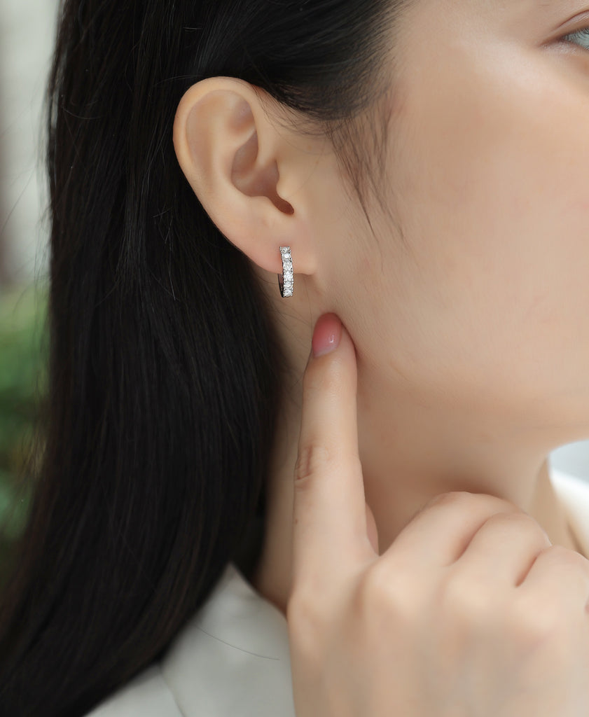 Pursuit - Top-quality Moissanite S925 Silver And Platinum-plated Stud Earrings, A Fashionable And Trendy Accessory, Can Be Tested With A Diamond Pen