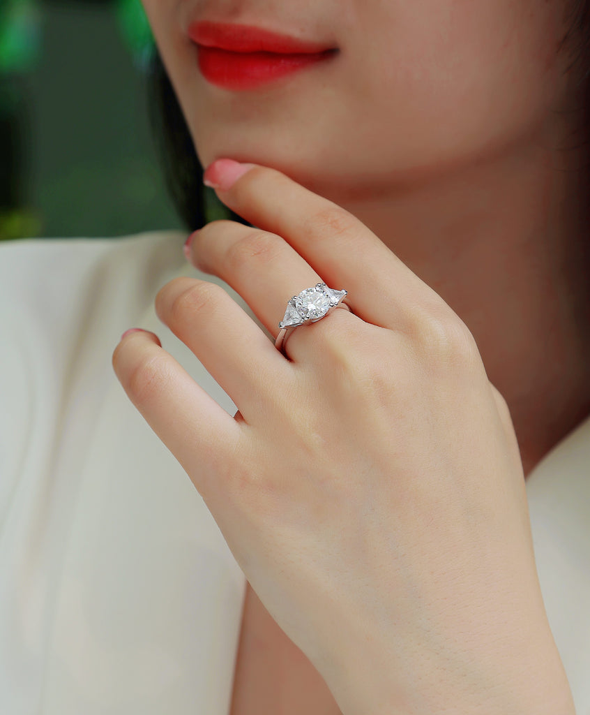 Ocean Diamond - Set With 2-carat Top-quality Moissanite S925 Silver And Gold-plated Diamond Wedding Ring. The Ring Can Be Inspected With A Diamond Pen