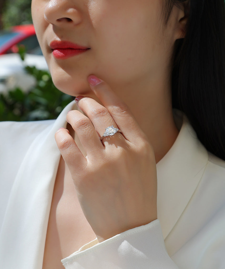 Galaxy Light - A Wedding Ring Set With 2-carat Top-quality Moissanite S925 Silver And Platinum-plated Diamond. The Ring Can Be Inspected With A Diamond Pen