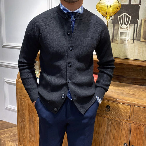 قميص محبوك ضيق برقبة دائرية بلون موحد، كارديجان وملابس خارجية ضيقة