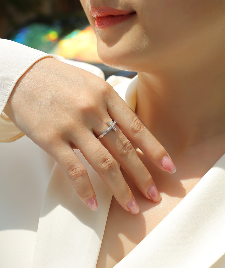 The Holy Light Cross - A Wedding Ring Set With Top-quality Moissanite S925 In Silver And Gold-plated. The Ring Can Be Inspected With A Diamond Pen