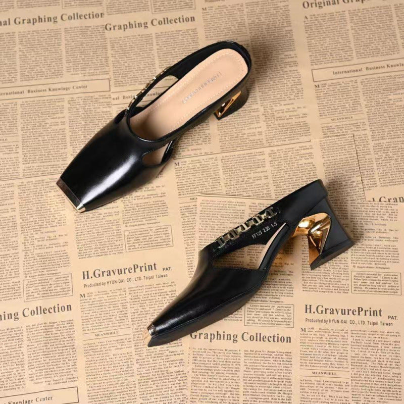 صندل معدني من طراز تيلتا الفرنسي الصيفي ذو مقدمة مربعة بتصميم كلاسيكي.