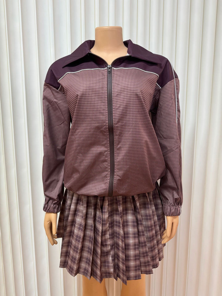 طقم من قطعتين: كارديجان بياقة وسحاب، بلوزة بأكمام طويلة، تنورة مثيرة