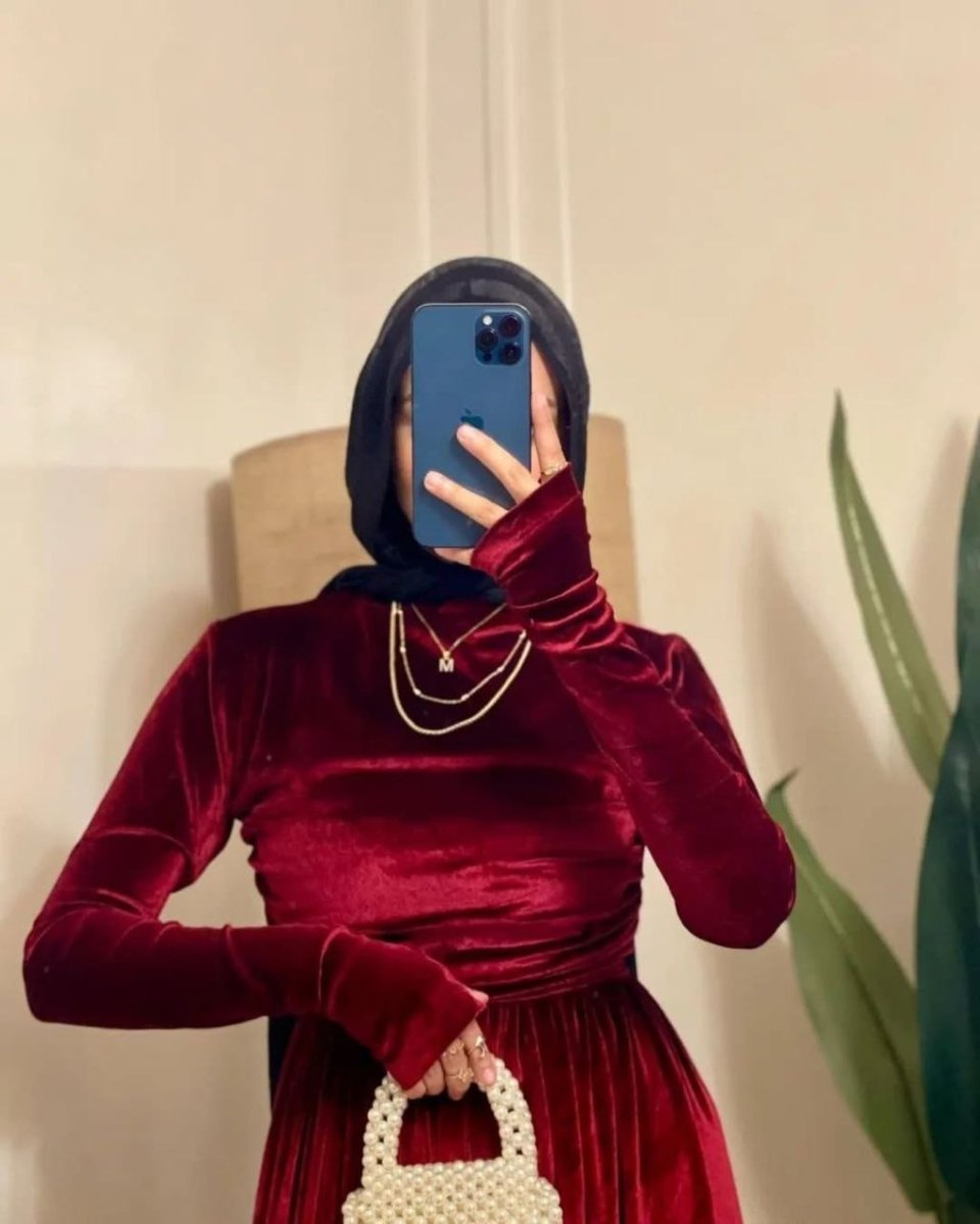 فستان قطيفة فرنساوي بإطلالة راقية للمحجبات - Eshtree