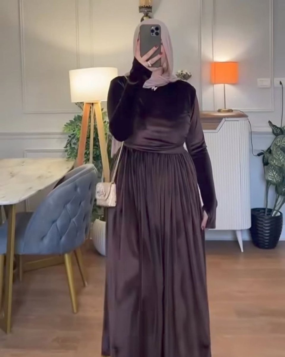 فستان قطيفة فرنساوي بإطلالة راقية للمحجبات - Eshtree