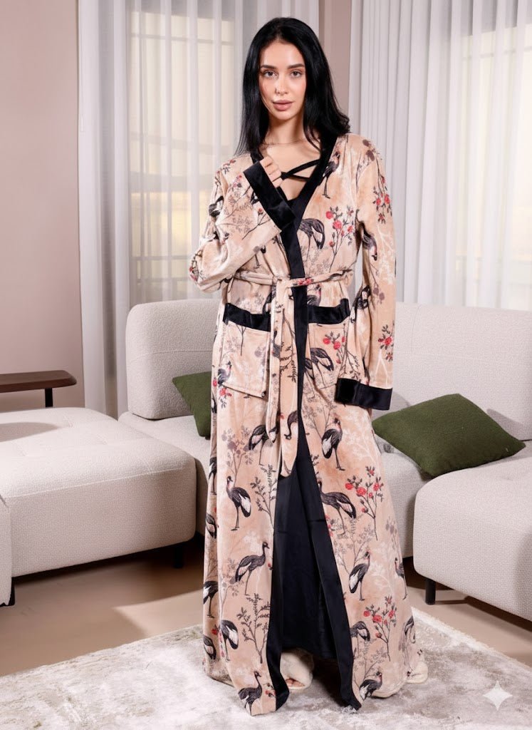 طقم حريمي مميز بتصميم أنثوي راقي - Eshtree