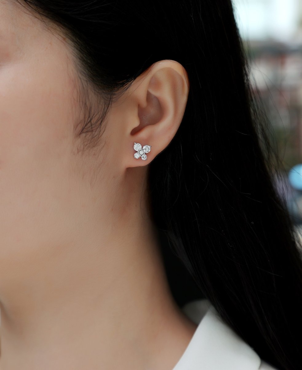 Top - quality Moissanite Luxury And Fashionable Light Luxury Jewelry Silver Stud Earrings S925 Silver Plated Platinum - Eshtree