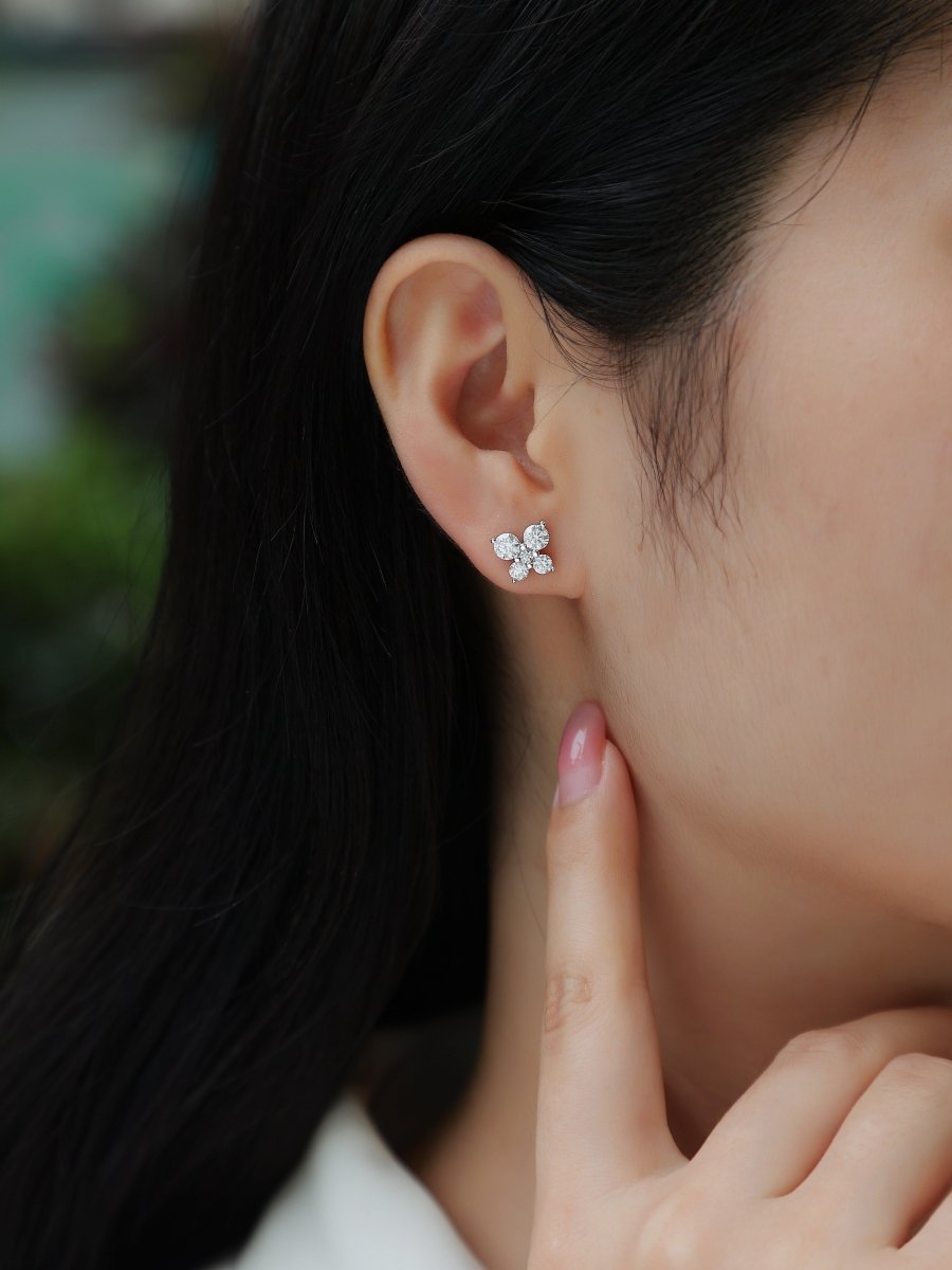 Top - quality Moissanite Luxury And Fashionable Light Luxury Jewelry Silver Stud Earrings S925 Silver Plated Platinum - Eshtree